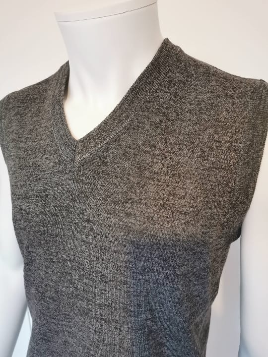 Pulls cols "V" débardeurs gris foncé - Chemise Belgium