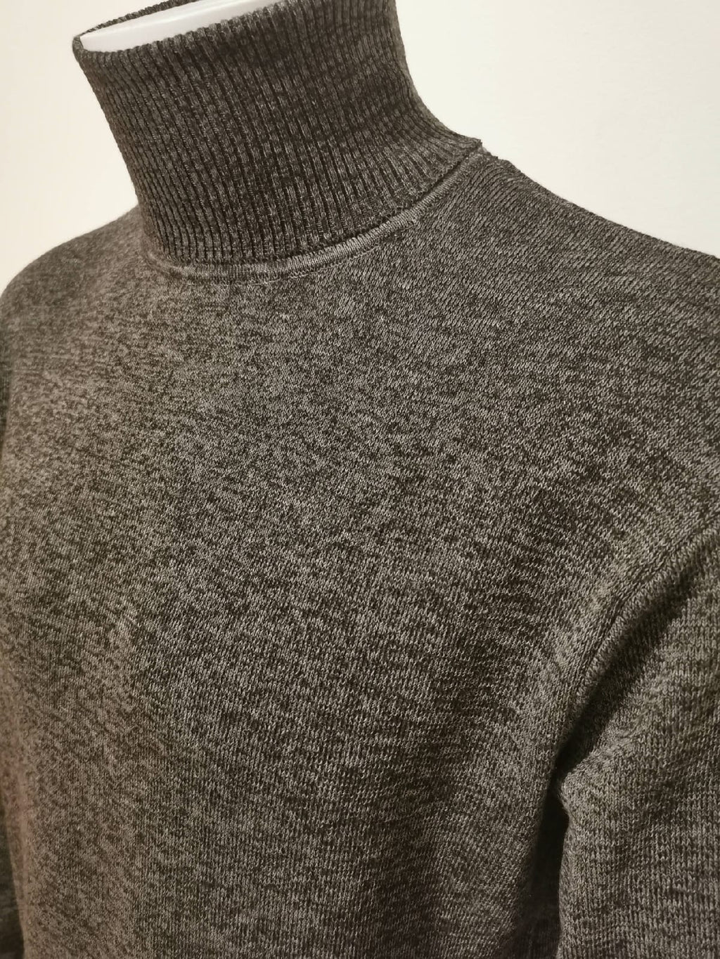 Pulls en cols montants gris foncé - Chemise Belgium