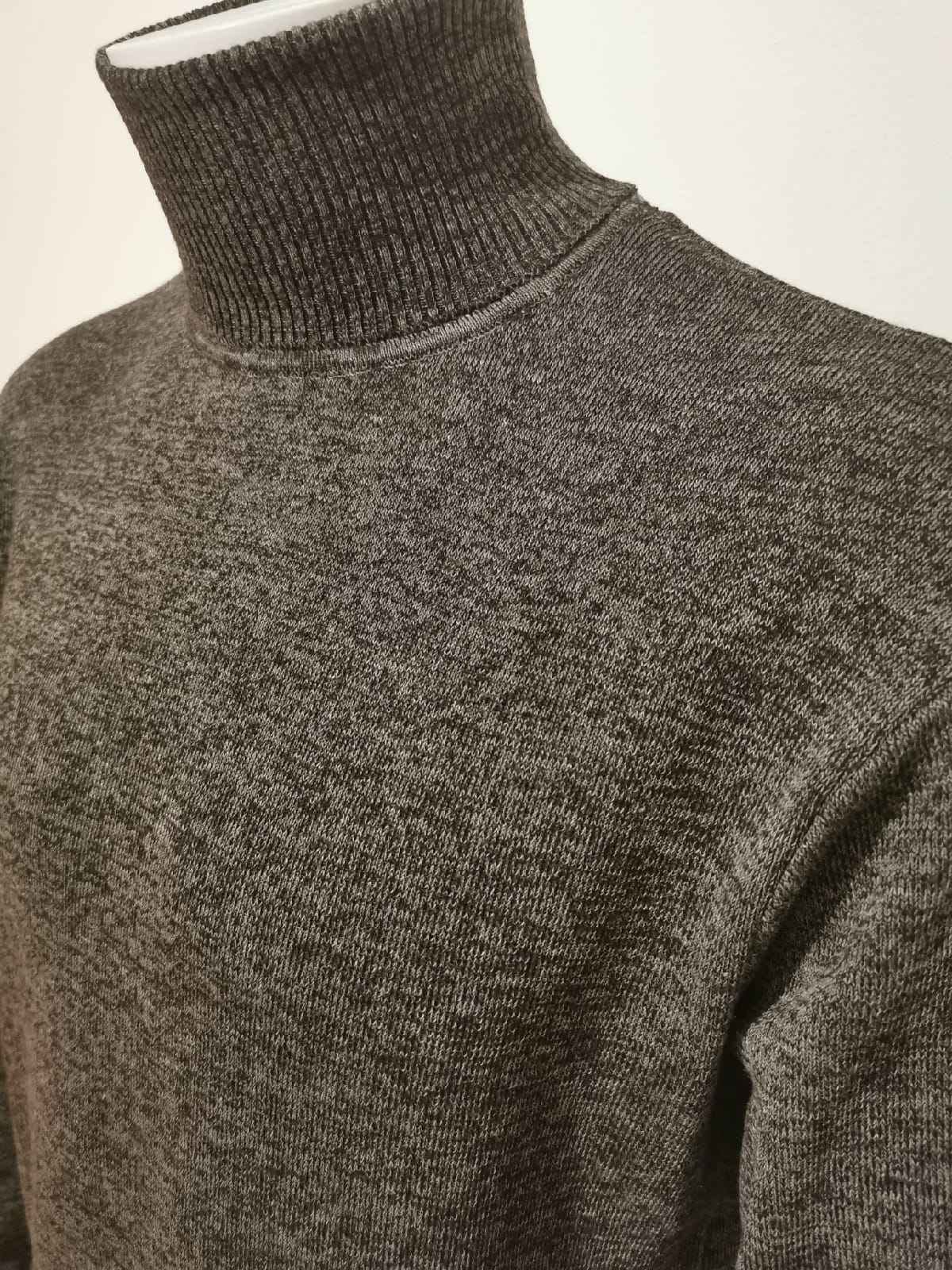 Pulls en cols montants gris foncé - Chemise Belgium