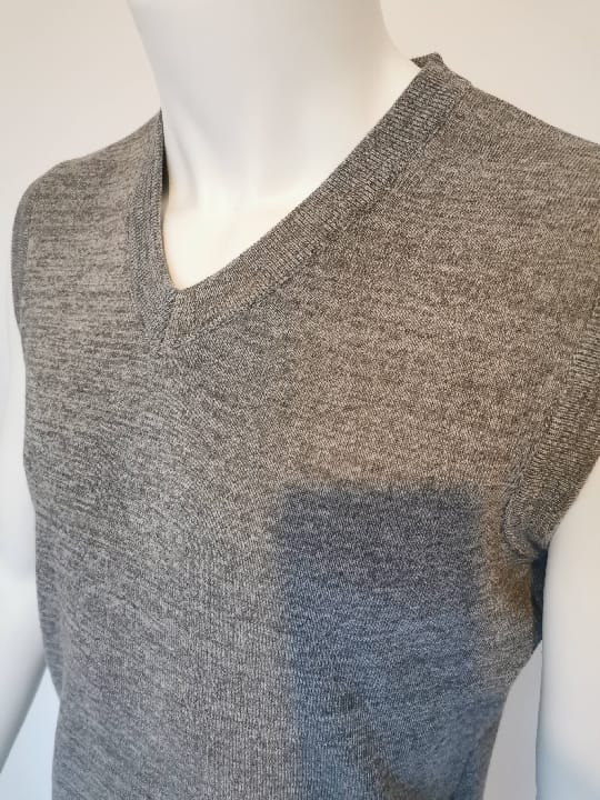 Pulls cols "V" débardeurs gris clair - Chemise Belgium