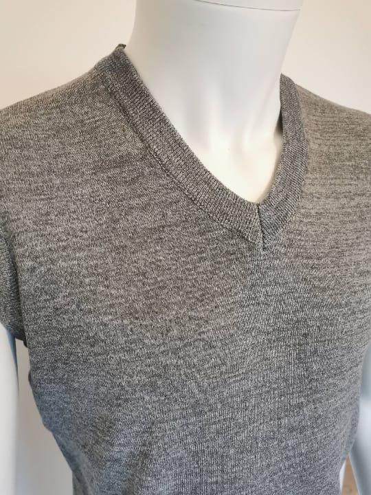 Pulls cols "V" débardeurs gris clair - Chemise Belgium